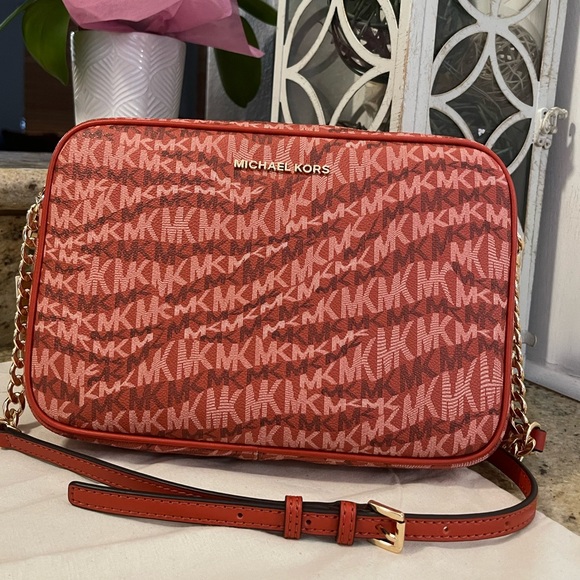 New 💕 mk jet set EW Lg crossbody - Picture 9 of 9